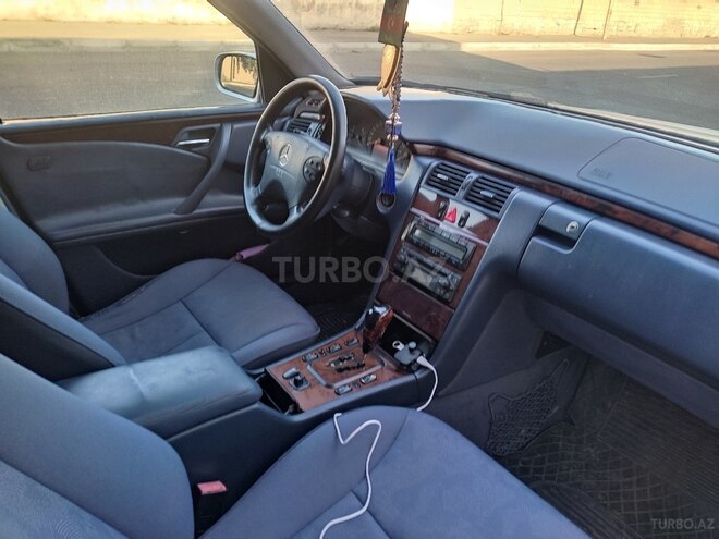 Mercedes E 240 2001, 338,000 km - 2.4 l - Bakı