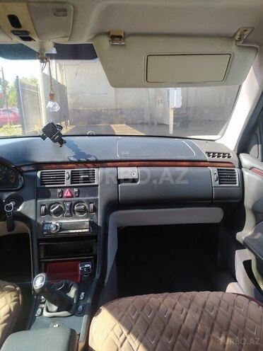 Mercedes E 230 1995, 500,000 km - 2.3 л - Qusar