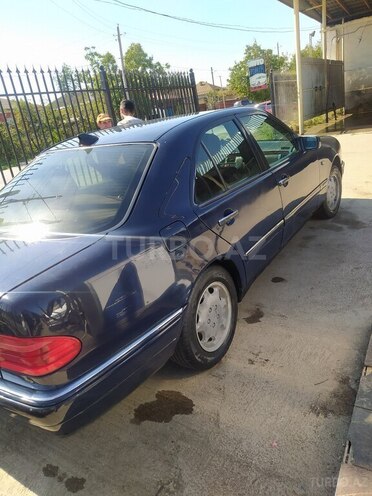 Mercedes E 230 1995, 500,000 km - 2.3 л - Qusar