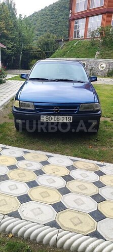 Opel Astra 1994, 200,000 km - 1.6 l - Şəki