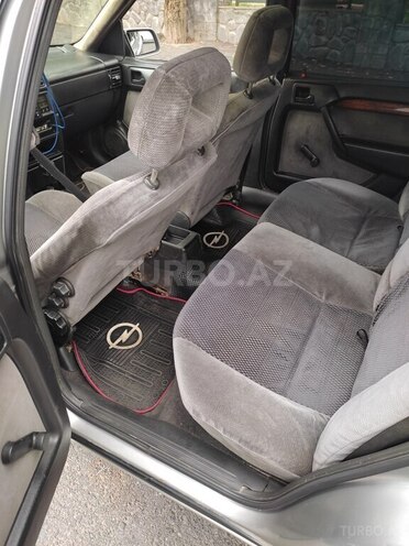 Opel Vectra 1995, 321,321 km - 2.0 l - Qax