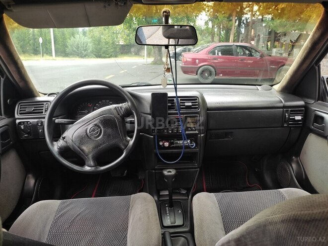 Opel Vectra 1995, 321,321 km - 2.0 l - Qax