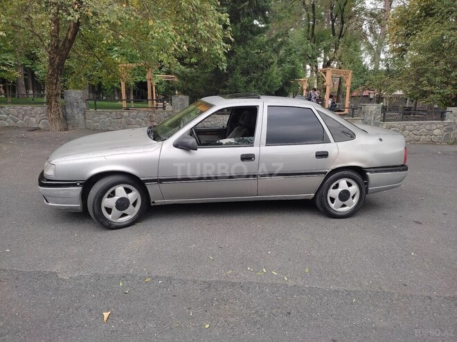 Opel Vectra 1995, 321,321 km - 2.0 l - Qax