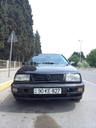 Volkswagen Vento 1997, 300,000 km - 1.8 l - Sumqayıt