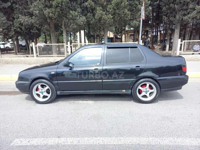 Volkswagen Vento 1997, 300,000 km - 1.8 l - Sumqayıt