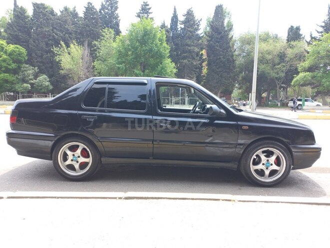 Volkswagen Vento 1997, 300,000 km - 1.8 l - Sumqayıt