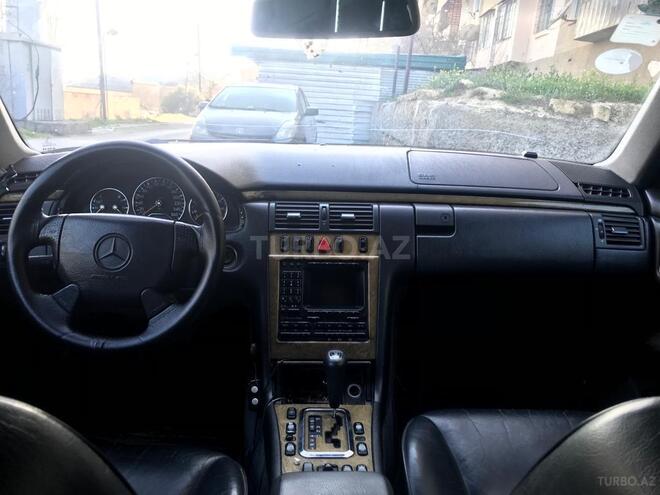 Mercedes E 320 1999, 290,000 km - 3.2 л - Bakı