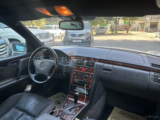 Mercedes E 230 1997, 291,000 km - 2.3 l - Bakı