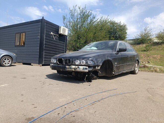 BMW 528 1998, 280,000 km - 2.8 l - Beyləqan
