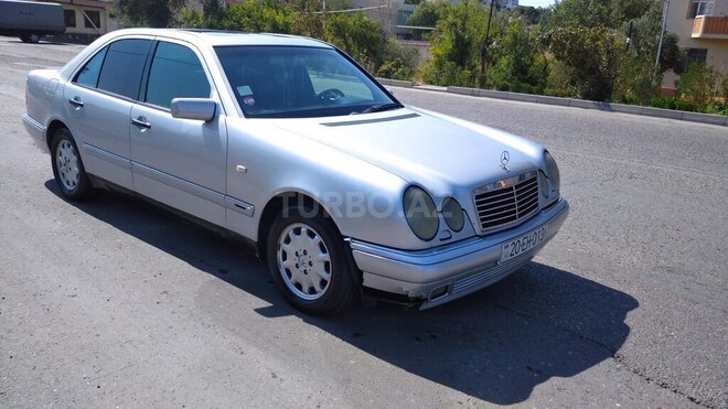 Mercedes E 230 1995, 352,500 km - 2.3 l - Bakı