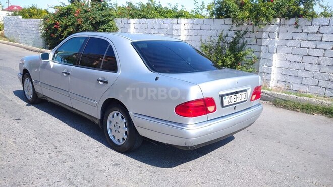 Mercedes E 230 1995, 352,500 km - 2.3 l - Bakı