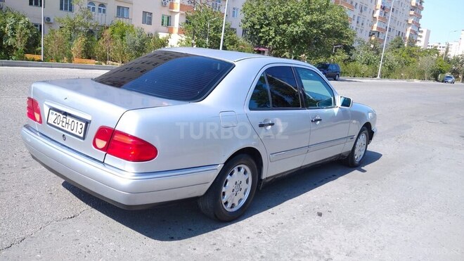 Mercedes E 230 1995, 352,500 km - 2.3 l - Bakı