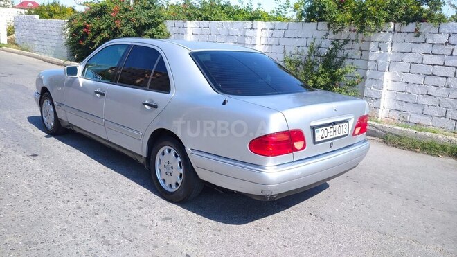 Mercedes E 230 1995, 352,500 km - 2.3 l - Bakı