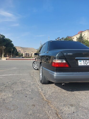 Mercedes E 220 1994, 250,000 km - 2.2 l - Bakı
