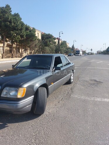 Mercedes E 220 1994, 250,000 km - 2.2 l - Bakı