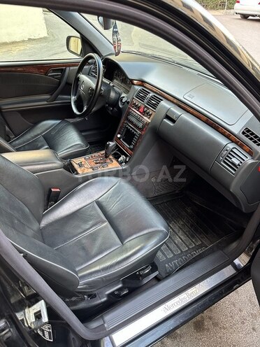 Mercedes E 240 2001, 277,000 km - 2.6 л - Bakı