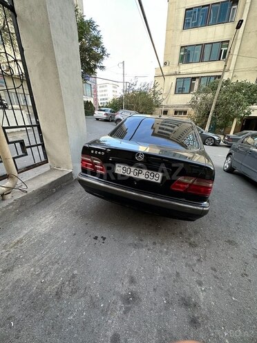 Mercedes E 240 2001, 277,000 km - 2.6 л - Bakı