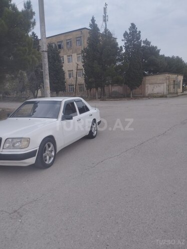 Mercedes E 220 1993, 286,000 km - 2.2 l - Sumqayıt