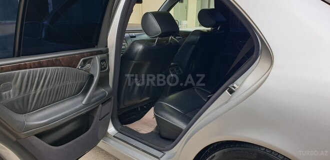 Mercedes E 240 2001, 305,000 km - 2.4 l - Bakı