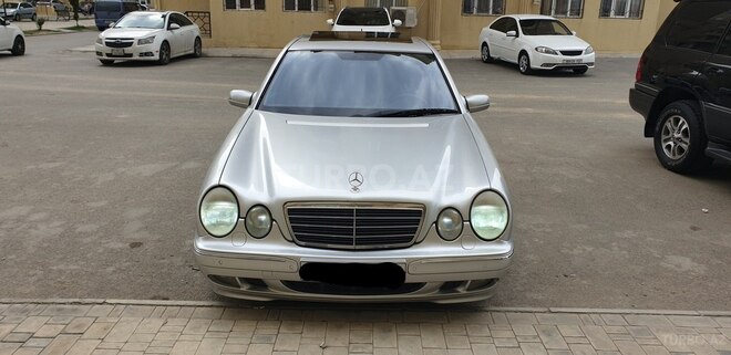 Mercedes E 240 2001, 305,000 km - 2.4 l - Bakı