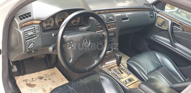Mercedes E 240 2001, 305,000 km - 2.4 l - Bakı