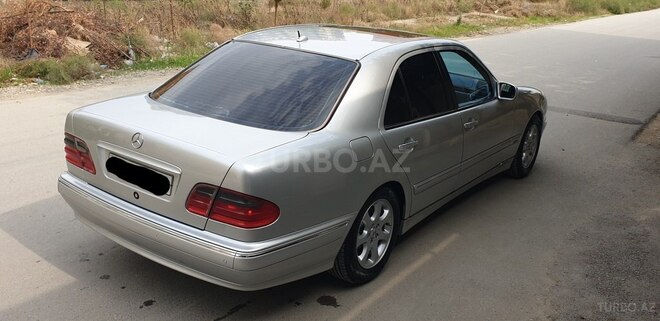 Mercedes E 240 2001, 305,000 km - 2.4 l - Bakı
