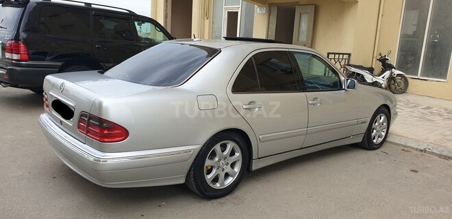 Mercedes E 240 2001, 305,000 km - 2.4 l - Bakı