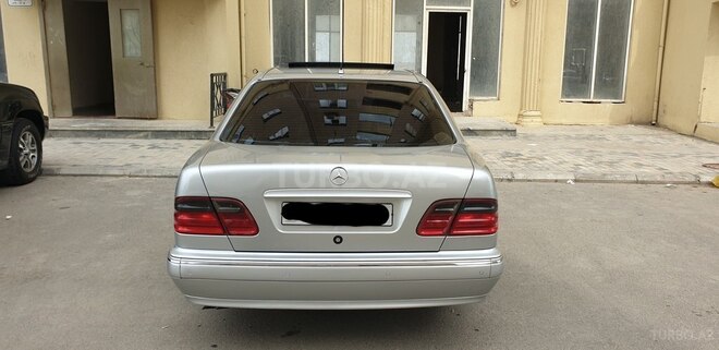 Mercedes E 240 2001, 305,000 km - 2.4 l - Bakı