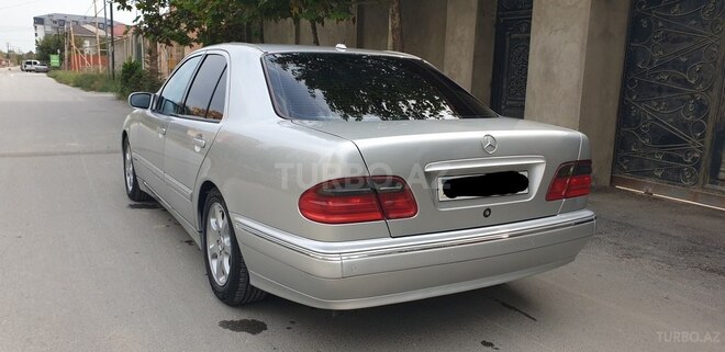 Mercedes E 240 2001, 305,000 km - 2.4 l - Bakı