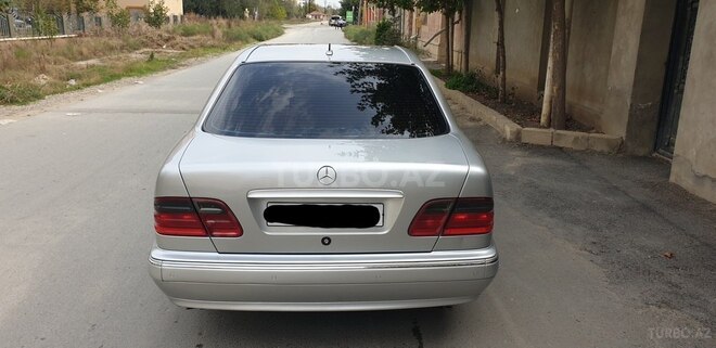 Mercedes E 240 2001, 305,000 km - 2.4 l - Bakı