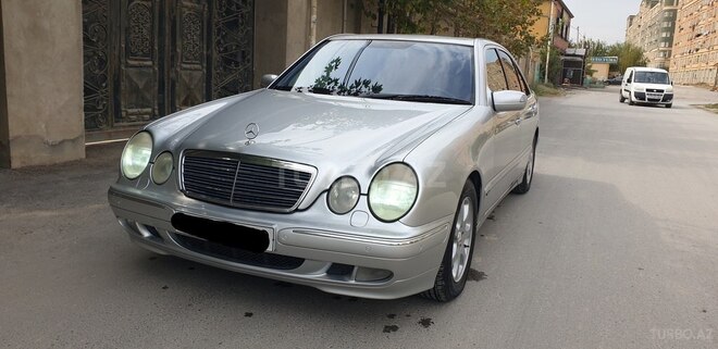 Mercedes E 240 2001, 305,000 km - 2.4 l - Bakı