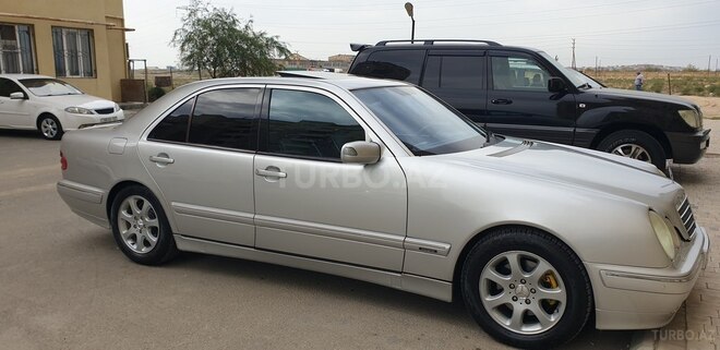Mercedes E 240 2001, 305,000 km - 2.4 l - Bakı