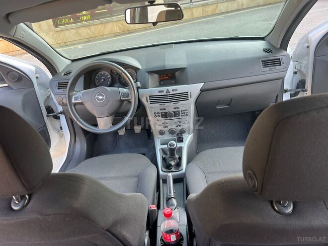 Opel Astra 2009, 136,000 km - 1.4 л - Bakı
