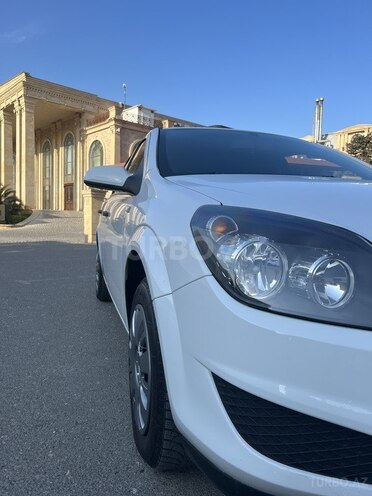 Opel Astra 2009, 136,000 km - 1.4 л - Bakı
