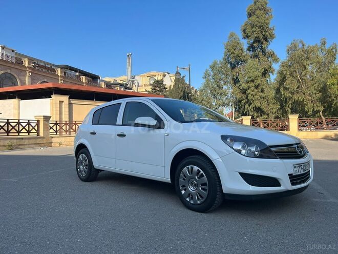 Opel Astra 2009, 136,000 km - 1.4 л - Bakı