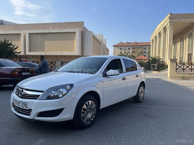 Opel Astra 2009, 136,000 km - 1.4 л - Bakı
