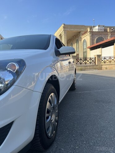Opel Astra 2009, 136,000 km - 1.4 л - Bakı