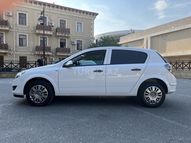 Opel Astra 2009, 136,000 km - 1.4 л - Bakı