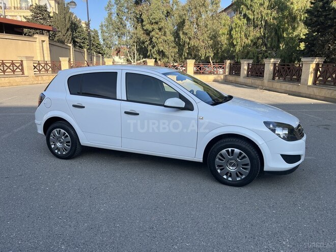 Opel Astra 2009, 136,000 km - 1.4 л - Bakı