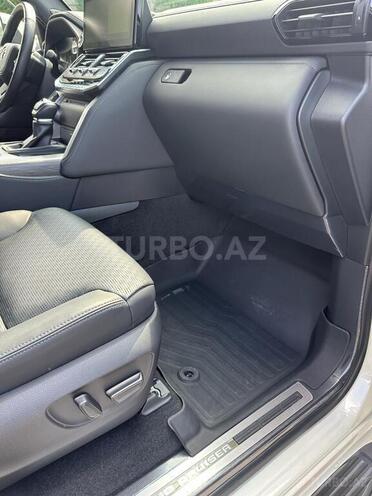 Toyota Land Cruiser 2023, 1,500 km - 3.5 l - Gəncə