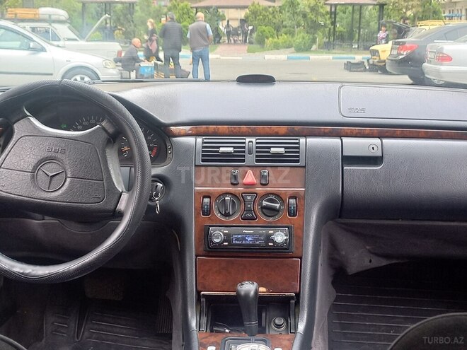 Mercedes E 230 1995, 430,000 km - 2.3 л - Sumqayıt