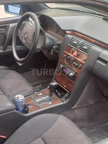 Mercedes E 230 1995, 430,000 km - 2.3 л - Sumqayıt