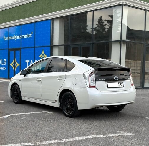 Toyota Prius 2015, 180,000 km - 1.8 l - Bakı