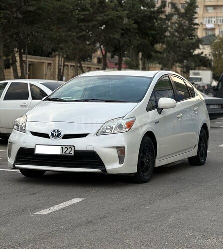 Toyota Prius 2015, 180,000 km - 1.8 l - Bakı