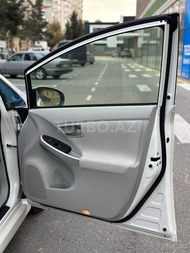 Toyota Prius 2015, 180,000 km - 1.8 l - Bakı