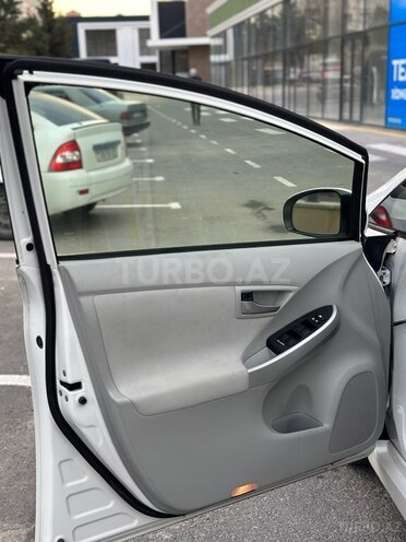 Toyota Prius 2015, 180,000 km - 1.8 l - Bakı