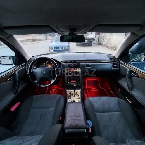 Mercedes E 240 2000, 348,741 km - 2.4 l - Ucar