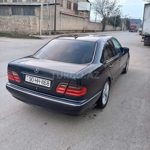 Mercedes E 240 2000, 348,741 km - 2.4 l - Ucar