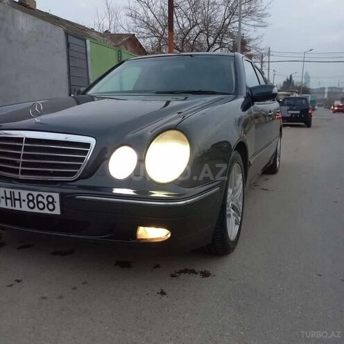 Mercedes E 240 2000, 348,741 km - 2.4 l - Ucar