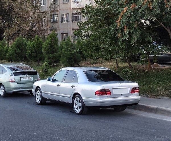 Mercedes E 230 1996, 302,000 km - 2.3 l - Bakı